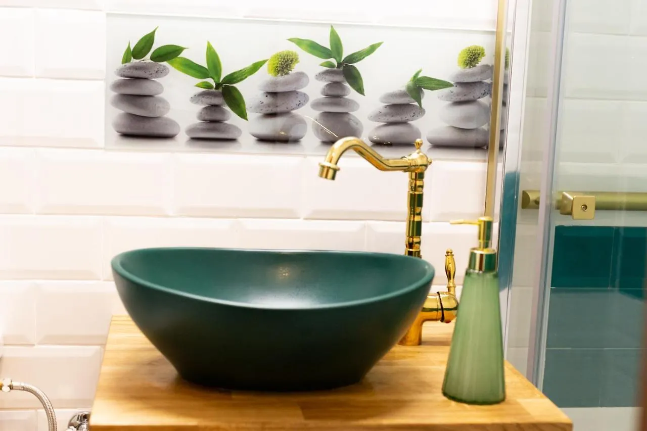 Green Art Studio Бухарест 0*,