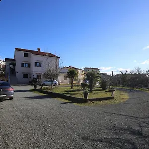 https://studio-apartman-kris.primorje-gorskikotar.com