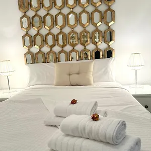 https://apt-triana-deluxe-sevilla.es-andalucia.com