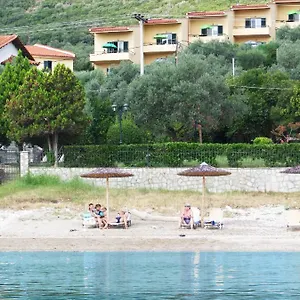 the-yellow-houses.hotelschalkidiki.net/